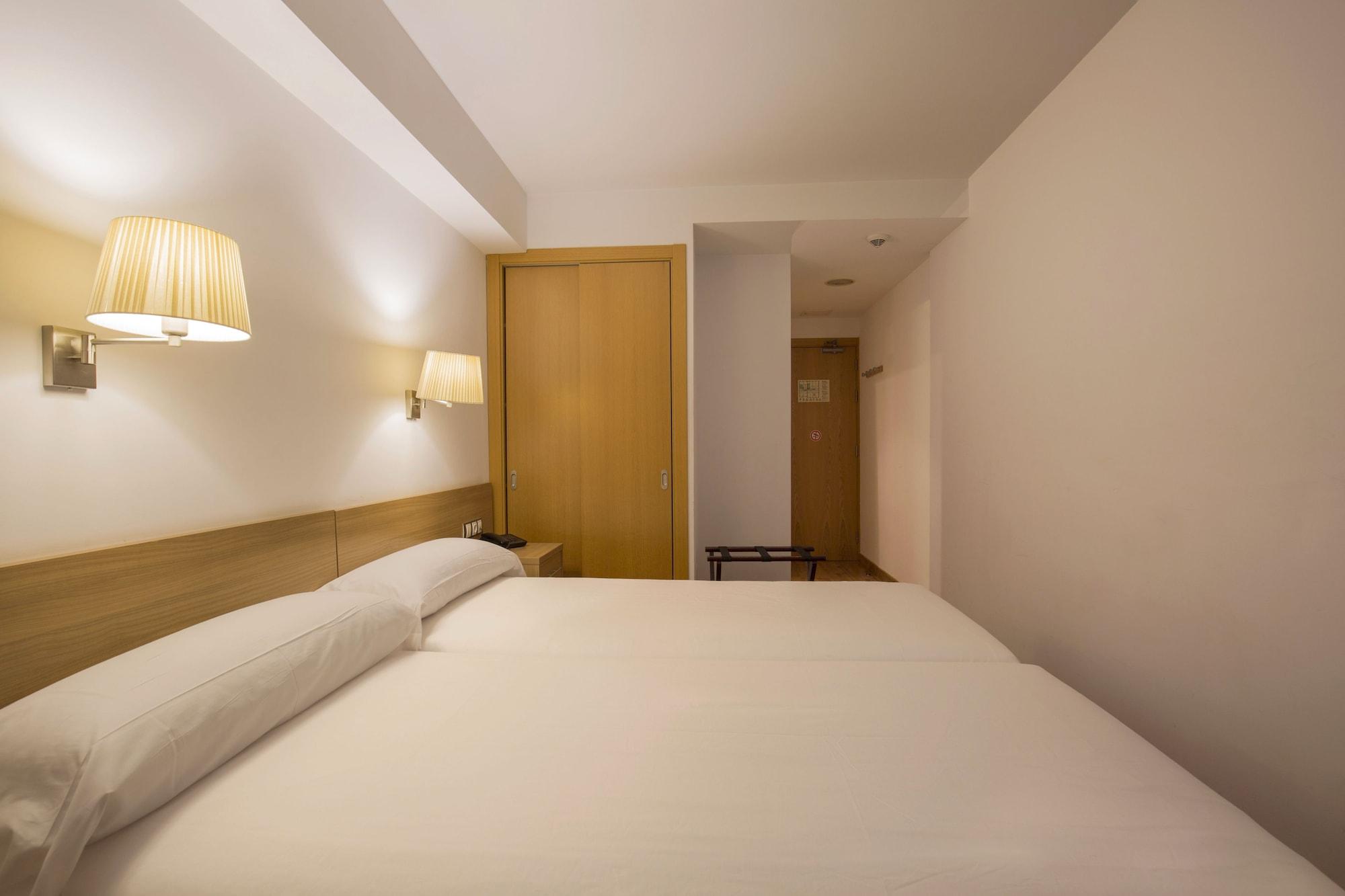 Hotel Catalunya Ski ปาสเดลากาซา ภายนอก รูปภาพ