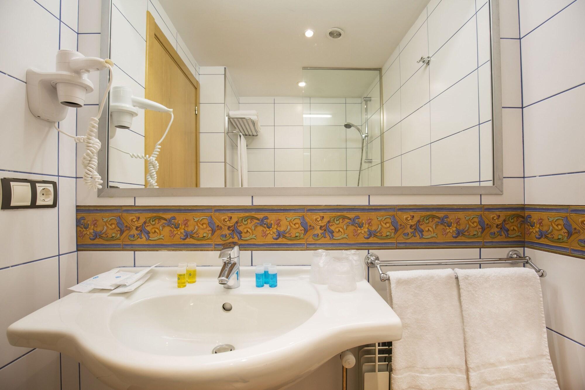 Hotel Catalunya Ski ปาสเดลากาซา ภายนอก รูปภาพ