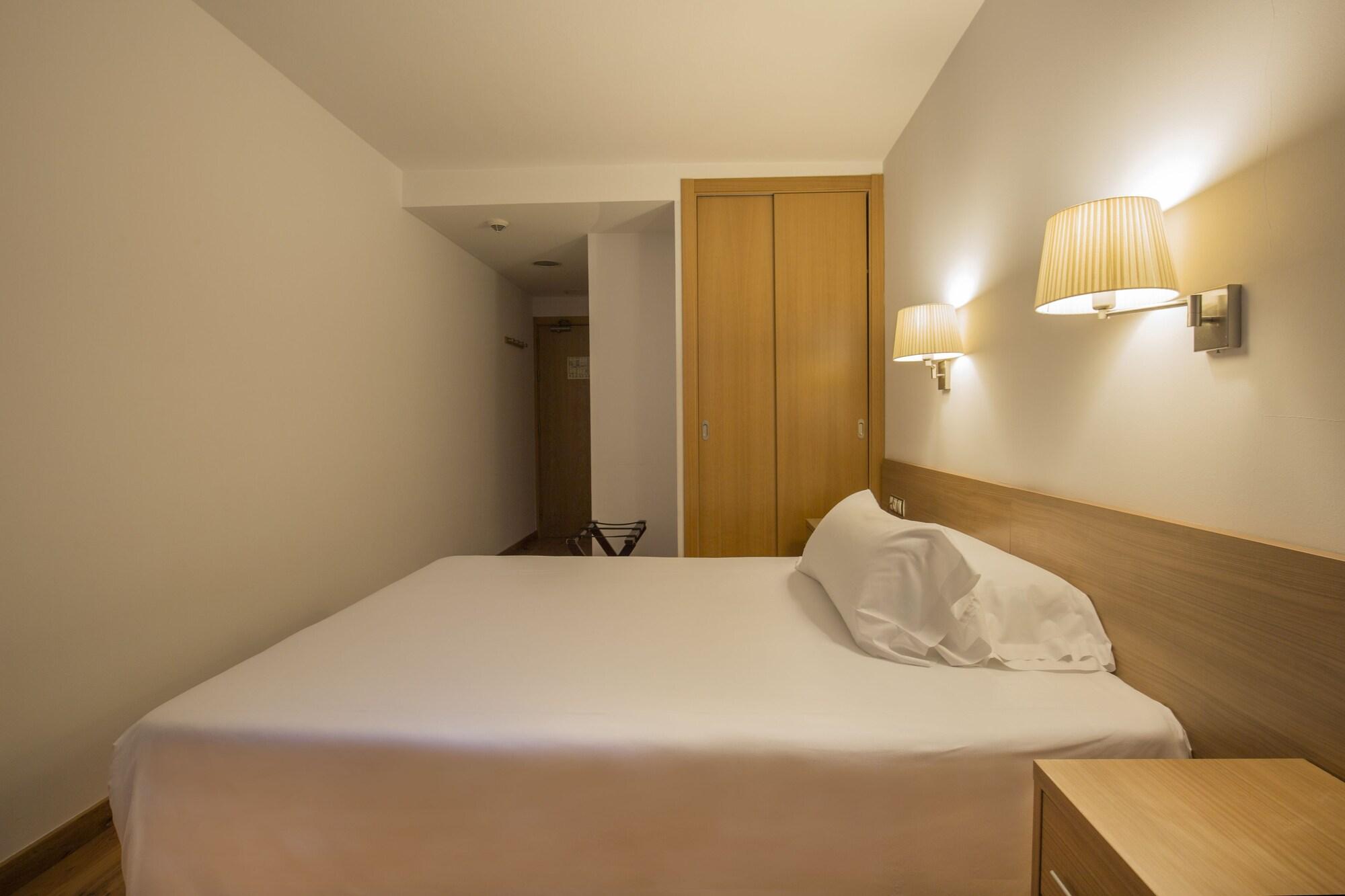 Hotel Catalunya Ski ปาสเดลากาซา ภายนอก รูปภาพ