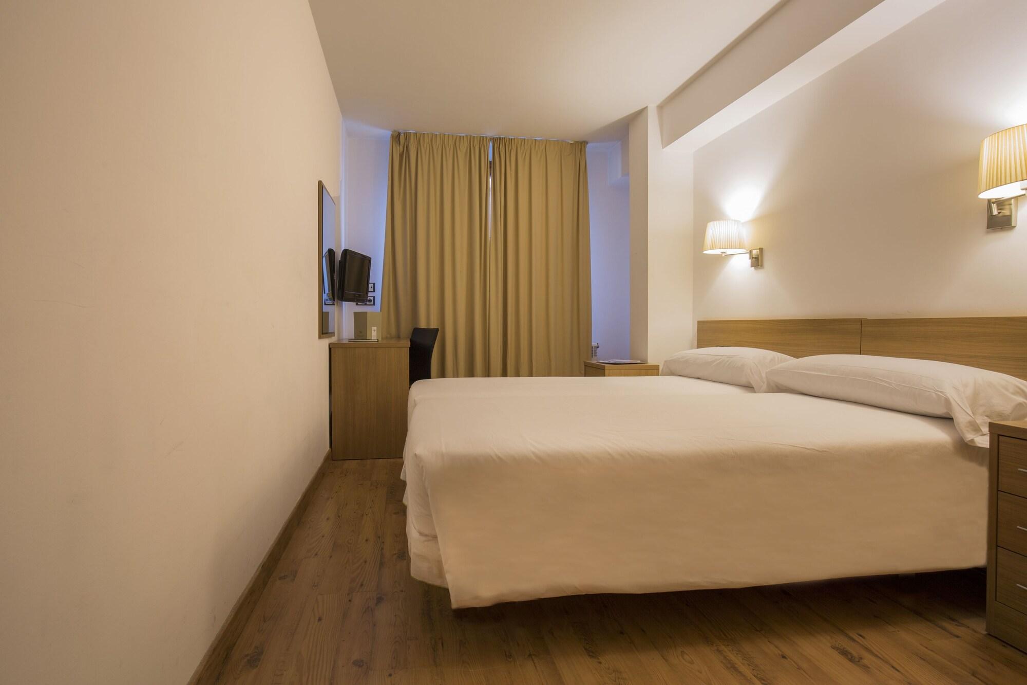 Hotel Catalunya Ski ปาสเดลากาซา ภายนอก รูปภาพ